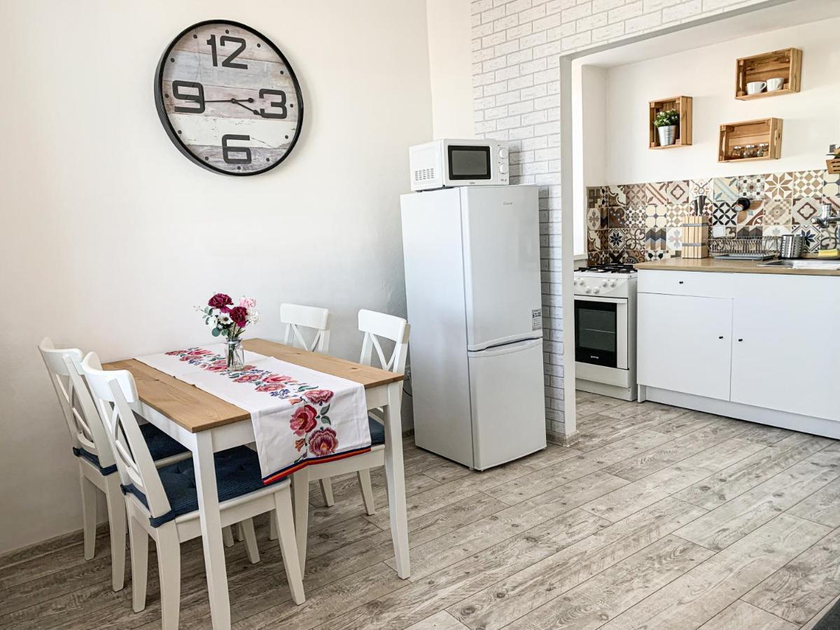 Charming Apartment In Paradise Called บราติสลาวา ภายนอก รูปภาพ
